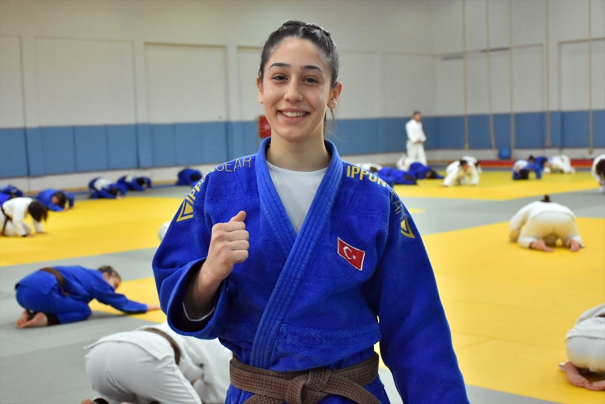 Cimnastik antrenörünün tavsiyesi üzerine judoya başlayan Büşra Ceylin Coşkun, Avrupa kupası ve...