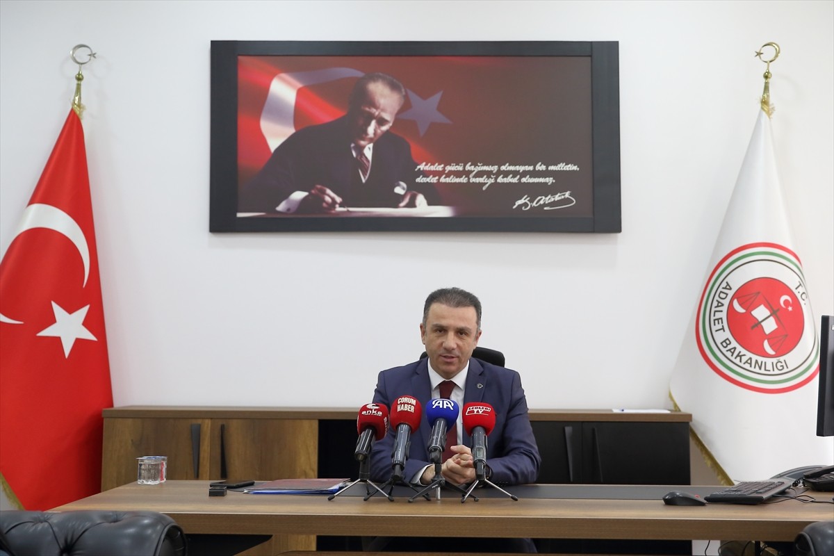 Çorum Cumhuriyet Başsavcısı Ahmet Bektaş, Cumhuriyet Başsavcılığı Toplantı Odası'nda düzenlediği...