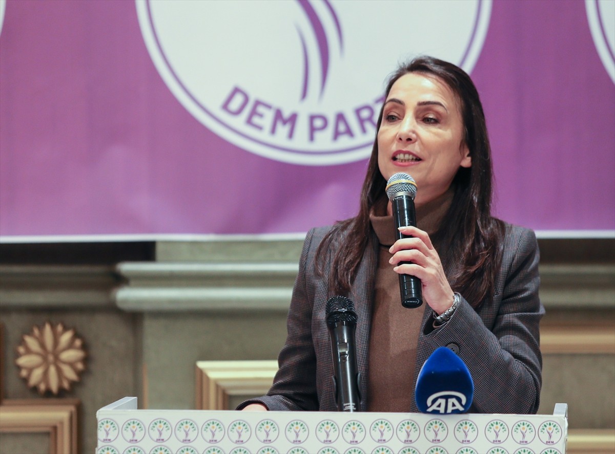 DEM Parti Eş Genel Başkanı Tülay Hatimoğulları, partisinin Kars 1. Olağanüstü İl Kongresi'ne...