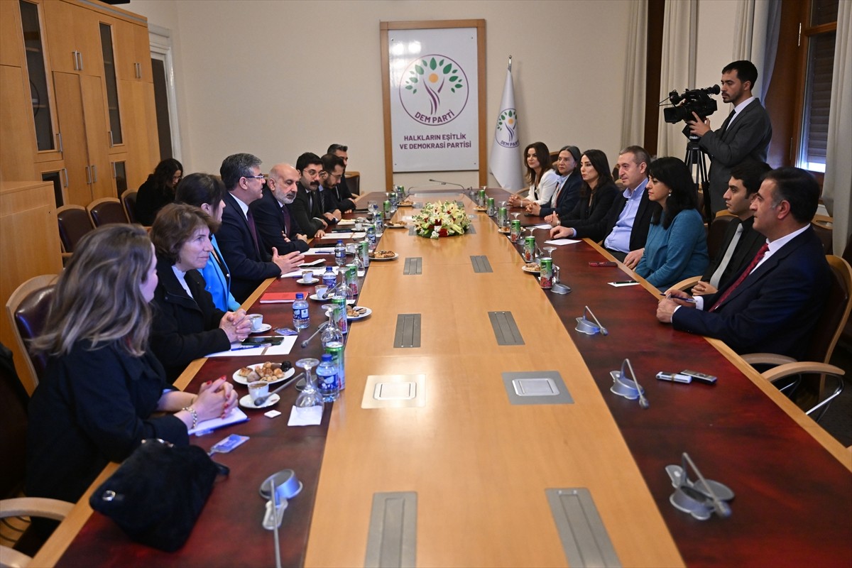 DEM Parti Eş Genel başkanları Tulay Hatımoğulları Oruç ve Tuncer Bakırhan, Diyarbakır Kent Koruma...