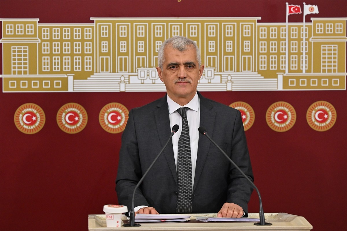 DEM Parti Kocaeli Milletvekili Ömer Faruk Gergerlioğlu, TBMM'de basın toplantısı düzenledi.