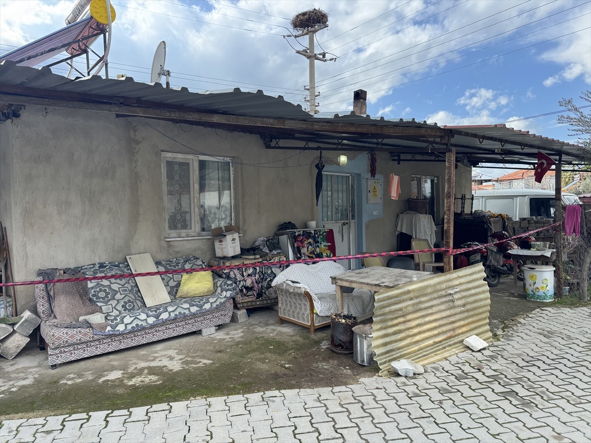 Denizli'nin Pamukkale ilçesinde evinde tüfekle vurulan kişi hayatını kaybetti. İhbar üzerine olay...