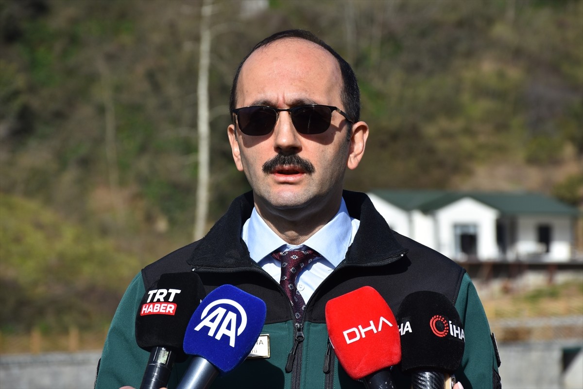 Devlet Su İşleri (DSİ) Genel Müdürü Mehmet Akif Balta, Trabzon'un Akçaabat ilçesindeki Sera...