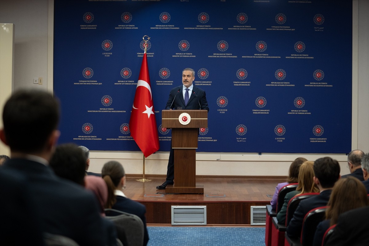 Dışişleri Bakanı Hakan Fidan, Diplomasi Akademisi’nde 14. Dönem Aday Konsolosluk ve İhtisas...