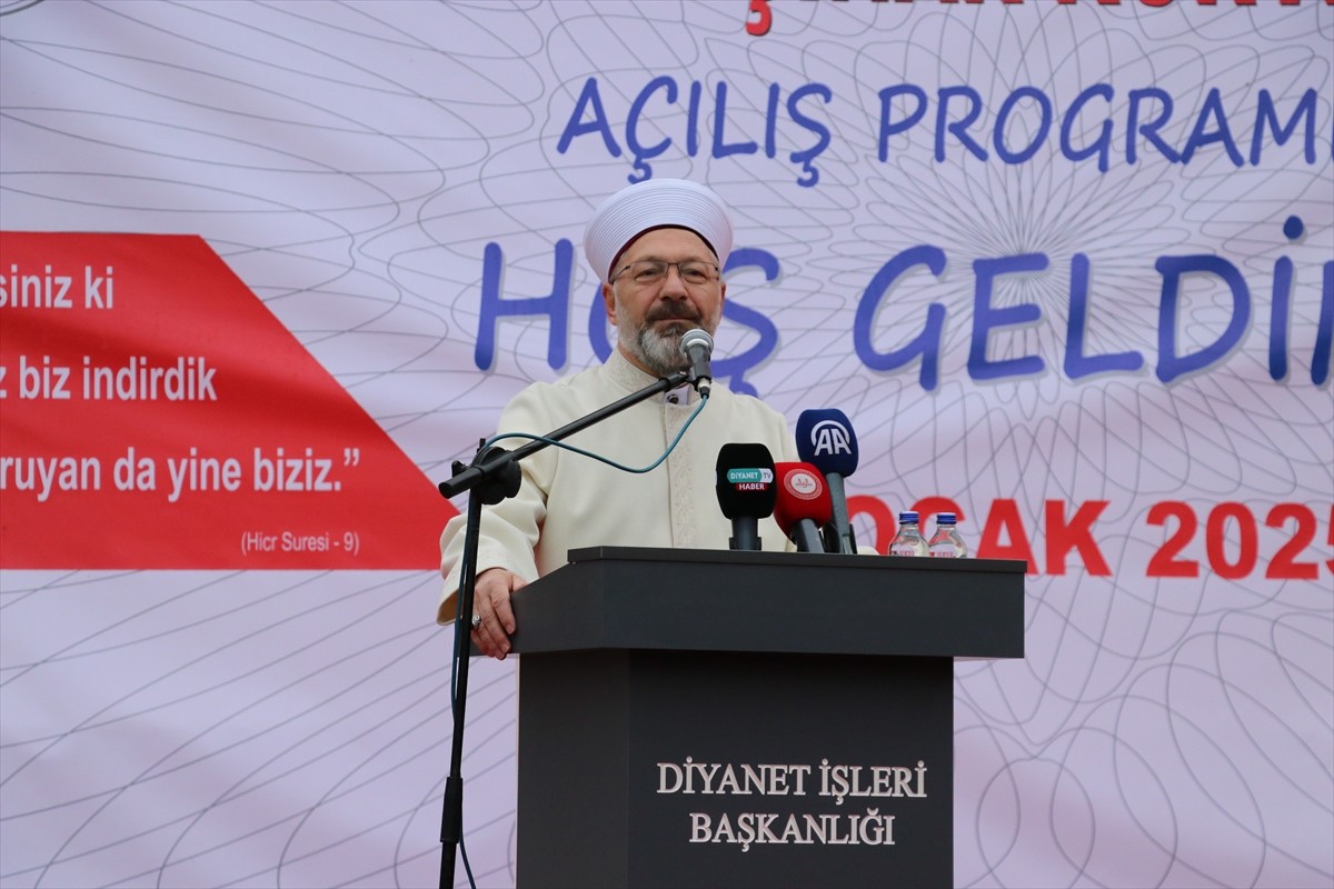Diyanet İşleri Başkanı Ali Erbaş, Karadeniz Ereğli ilçesindeki "Mustafa Çınar Kur'an Kursu"nun...