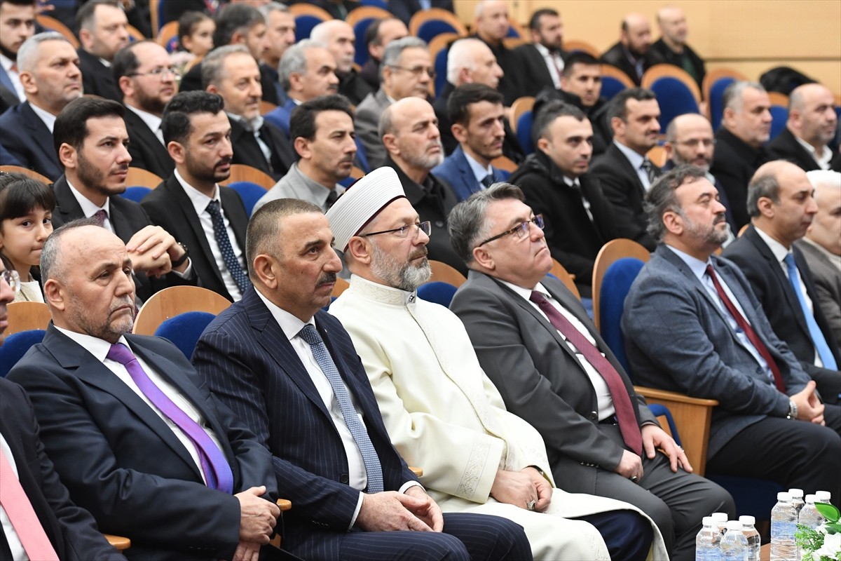 Diyanet İşleri Başkanı Ali Erbaş (sol 3), Zonguldak Bülent Ecevit Üniversitesi Sezai Karakoç...