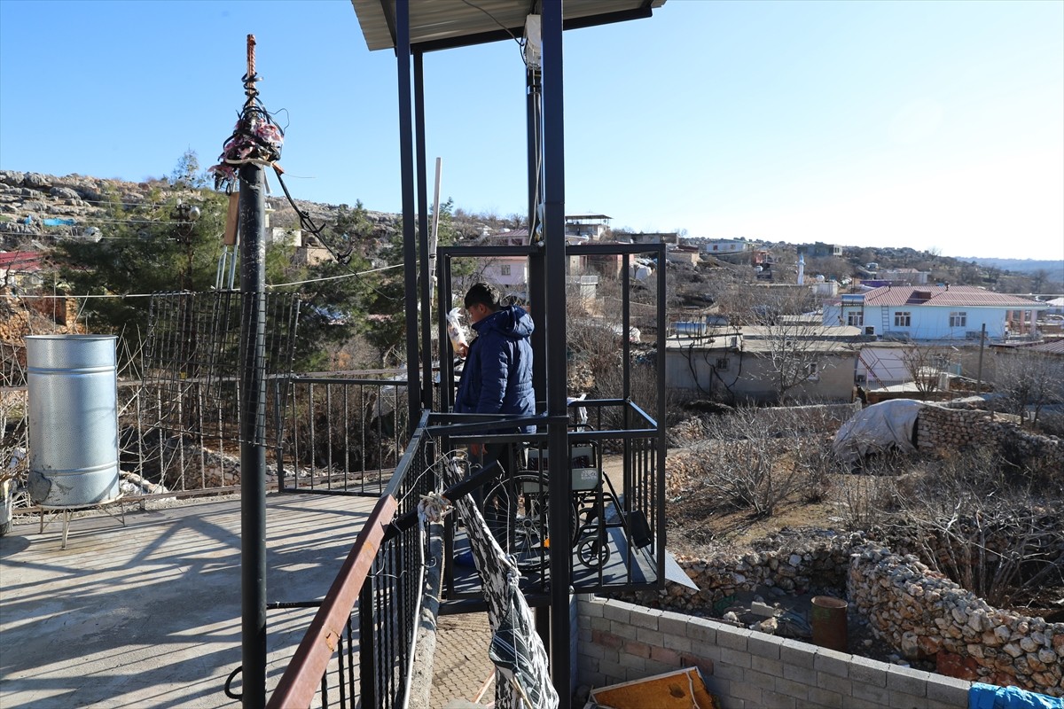 Diyarbakır'ın Eğil ilçesinde bedensel engelli 56 yaşındaki Ahmet Günay'ın evine belediye...