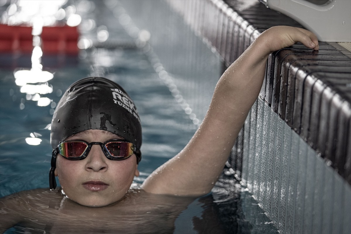Doğuştan kollarından ve ayaklarından engelli 15 yaşındaki Eyüp Can Akgün, iki yıl önce eğlenmek...