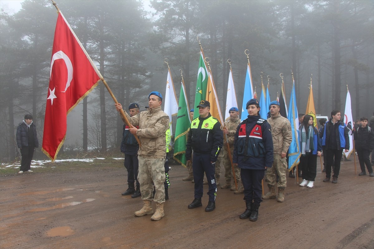 Düzce'de, Sarıkamış Harekatı'nın 110. yılı dolayısıyla Topuk Yaylası'nda yürüyüş yapıldı. Düzce...