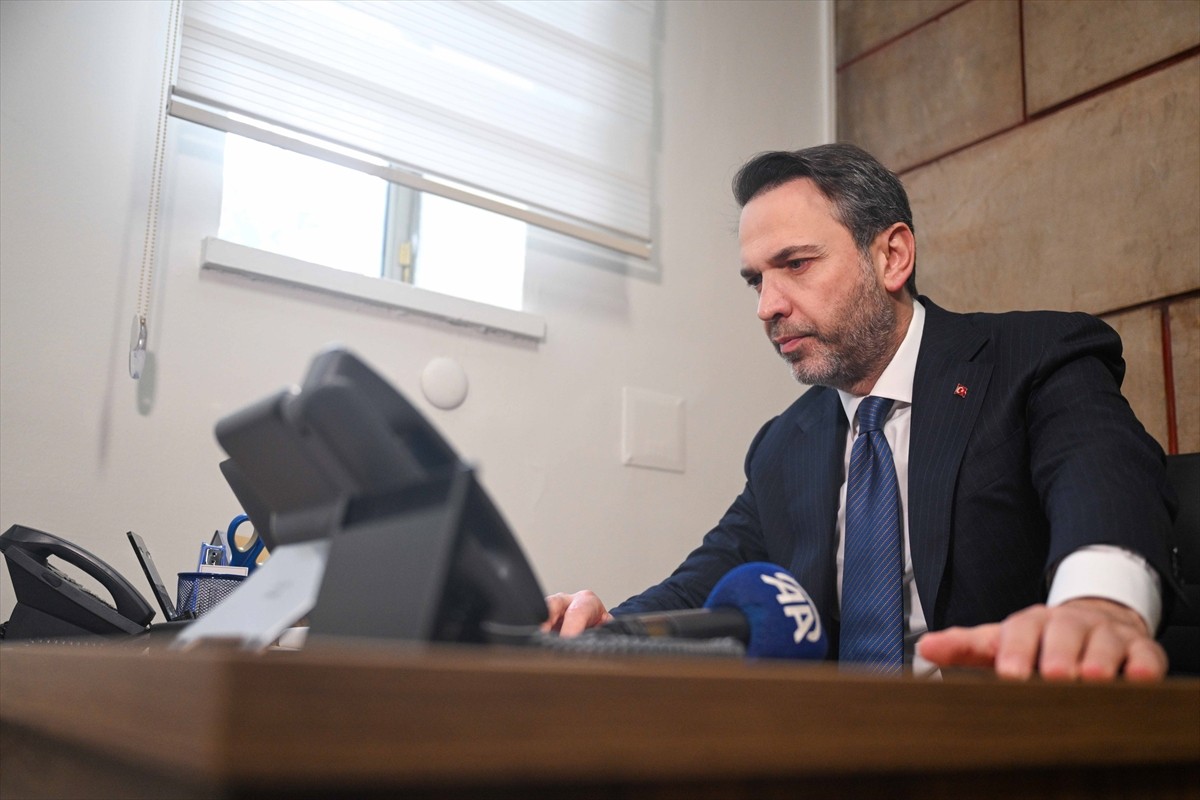 Enerji ve Tabii Kaynaklar Bakanı Alparslan Bayraktar, Anadolu Ajansının (AA) gözünden 2024'e damga...