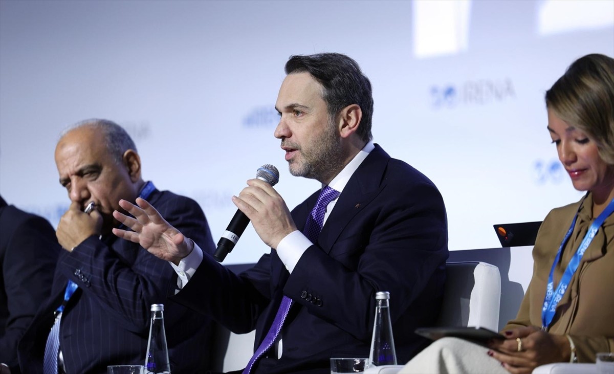 Enerji ve Tabii Kaynaklar Bakanı Alparslan Bayraktar, Birleşik Arap Emirlikleri'nin başkenti Abu...