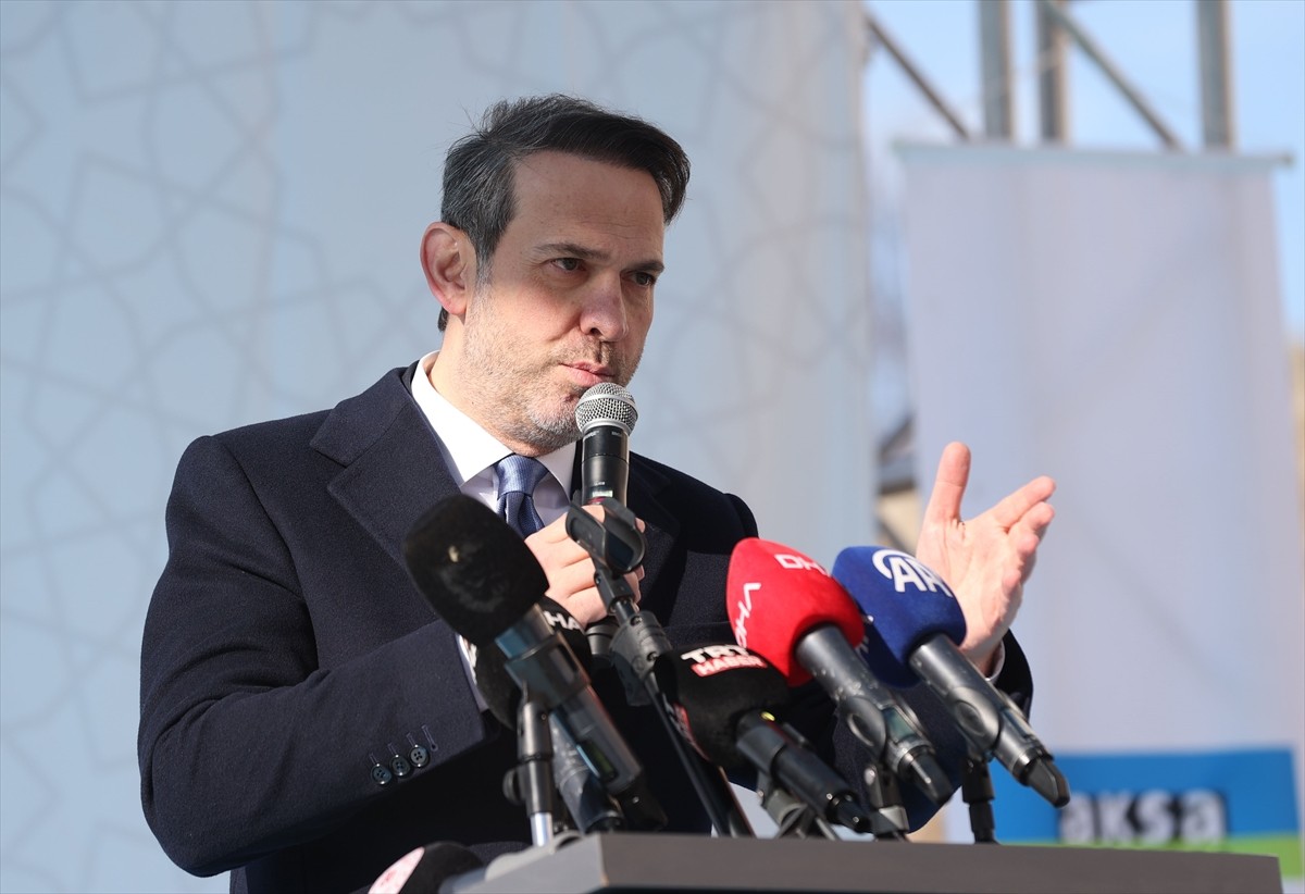 Enerji ve Tabii Kaynaklar Bakanı Alparslan Bayraktar, Sivas'ın Hafik ilçesine doğal gaz verilmesi...