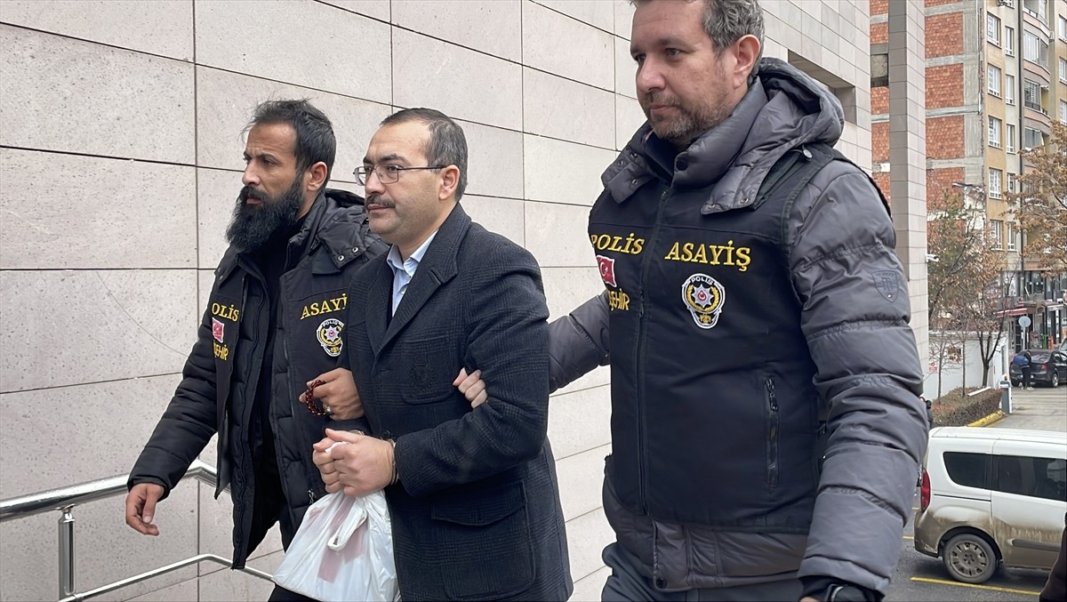 Eskişehir'de cinsel taciz ve istismar iddiasıyla gözaltına alındıktan sonra adli kontrol şartıyla...