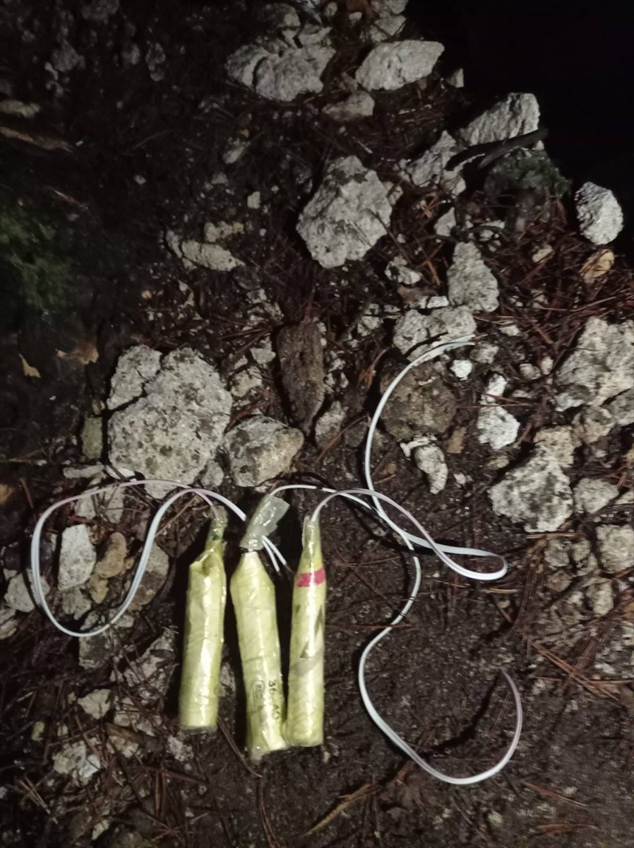 Eskişehir'in Han ilçesinde Yazılıkaya Anıtı'nın yer aldığı sit alanında izinsiz kazı yapan...