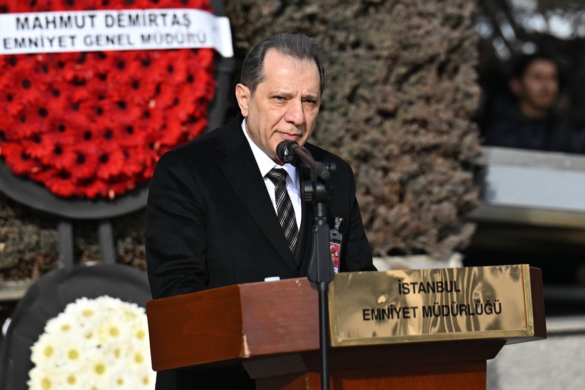 Eyüpsultan'da, polis motosikleti ile otomobilin çarpıştığı trafik kazası sonucu ağır yaralı olarak...