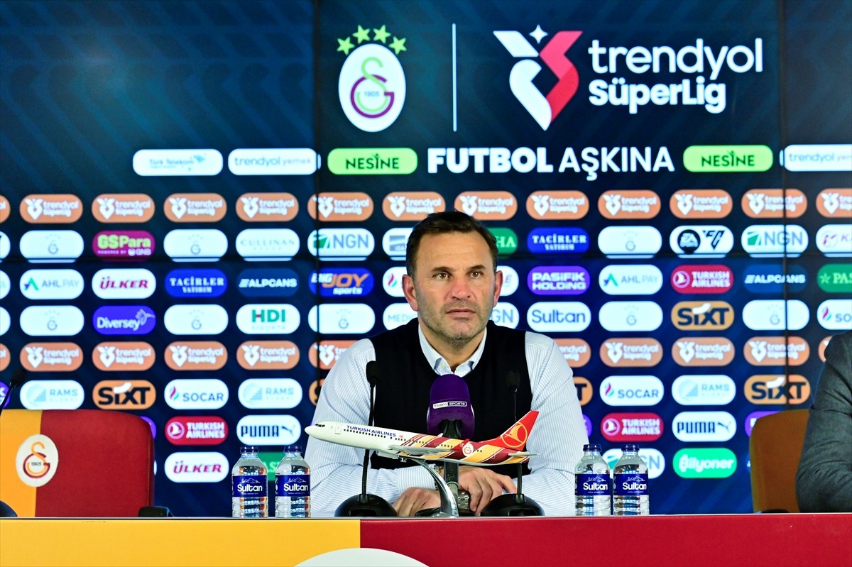Galatasaray Teknik Direktörü Okan Buruk, müsabakanın ardından RAMS Park'ta basın mensuplarının...