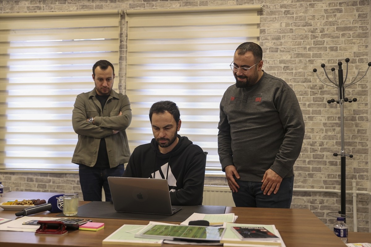 Gaziantep FK Teknik Direktörü Selçuk İnan (ortada) Anadolu Ajansının (AA) gözünden 2024'e damga...