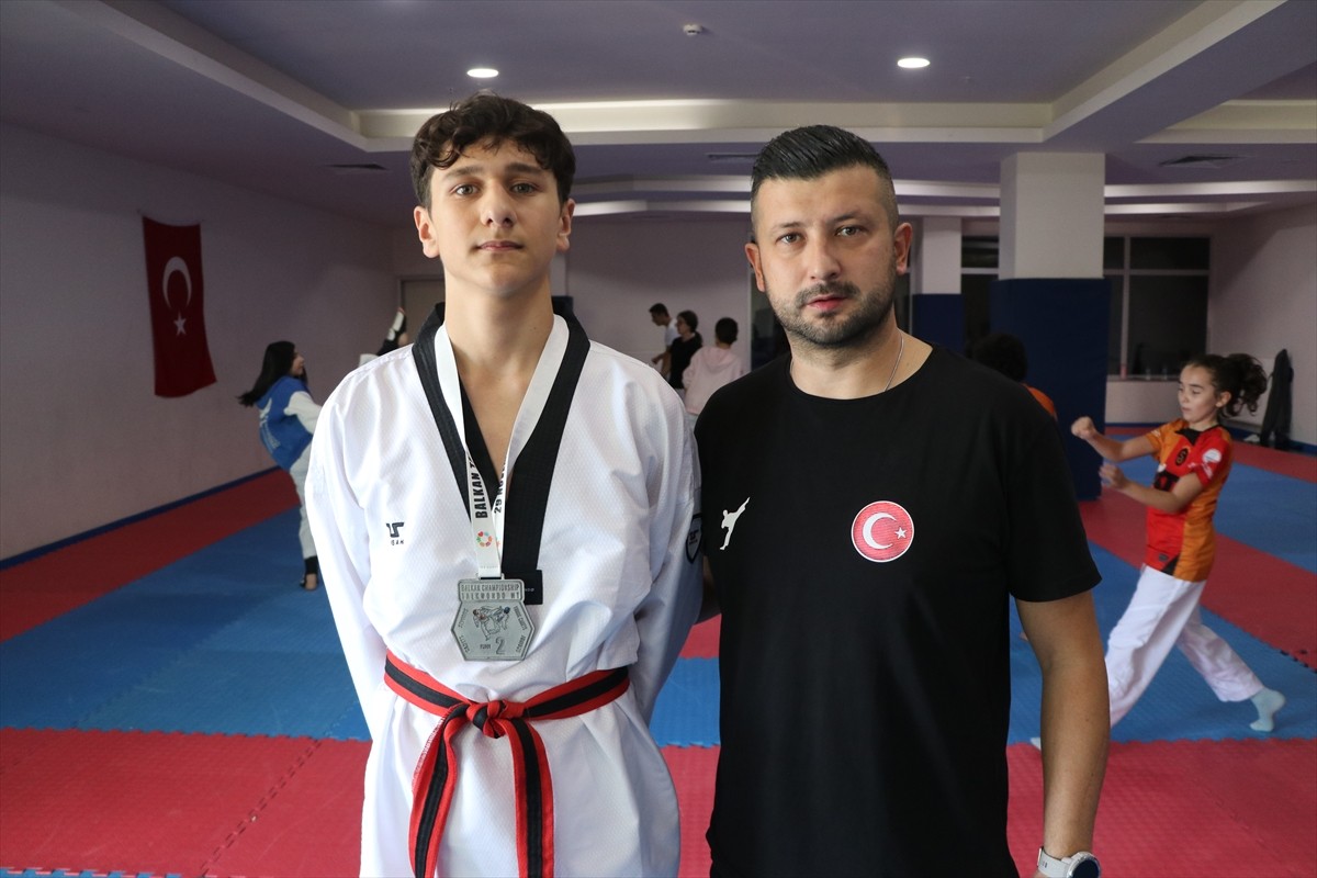 Geçen yıl ilk defa katıldığı Balkan Şampiyonası ile Türkiye Şampiyonası'nda gümüş madalya kazanan...