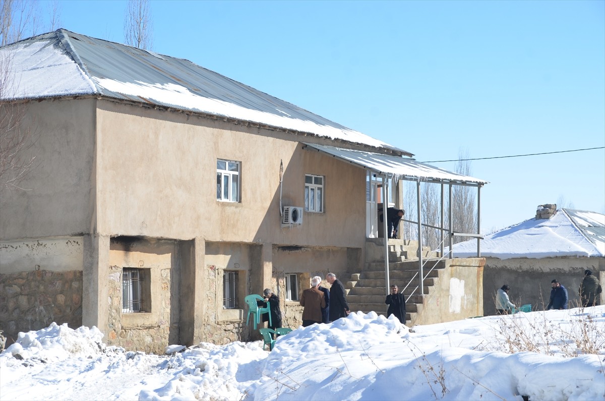 Hakkari'nin Yüksekova ilçesi Yeni Mahalle'de 18 Ocak'ta İpek Yolu üzerindeki alanda yürüdüğü...