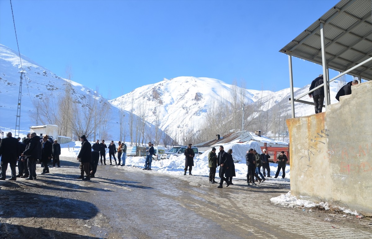 Hakkari'nin Yüksekova ilçesi Yeni Mahalle'de 18 Ocak'ta İpek Yolu üzerindeki alanda yürüdüğü...