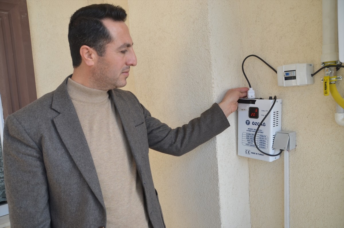 Hakkari'nin Yüksekova ilçesinde boru hattı çalışmalarının tamamlanmasıyla evlere doğal gaz hizmeti...