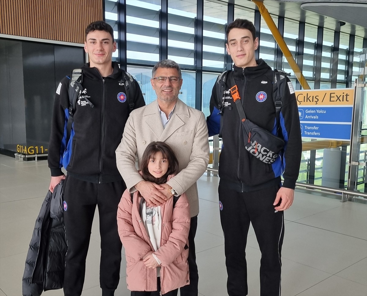 Halkbank Erkek Voleybol Takımı, CEV Şampiyonlar Ligi D Grubu son maçında İtalyan ekibi Sir Sicoma...