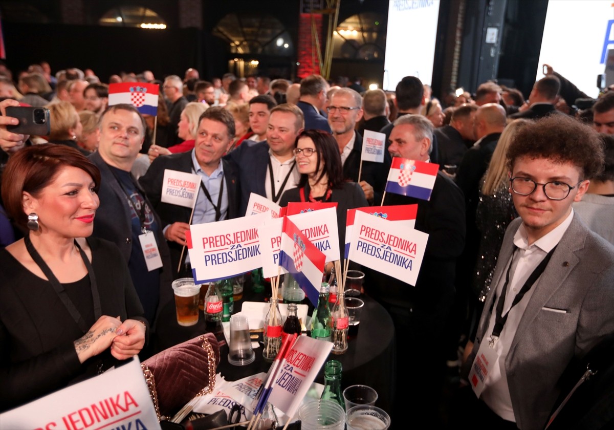 Hırvatistan'da cumhurbaşkanı seçimini kazanan Sosyal Demokrat Partinin desteklediği mevcut...