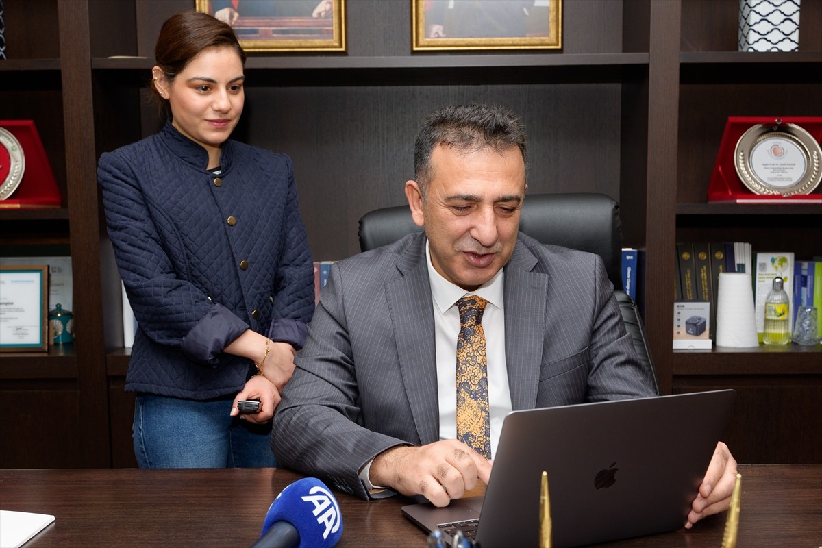 ⁠İklim Değişikliği Başkanı Halil Hasar, Anadolu Ajansının (AA) düzenlediği 'Yılın Fotoğrafları'...