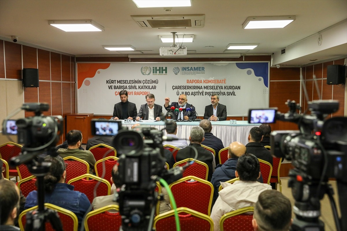 İnsan Hak ve Hürriyetleri (İHH) İnsani Yardım Vakfı Genel Başkanı Bülent Yıldırım (sağ 2), "Kürt...