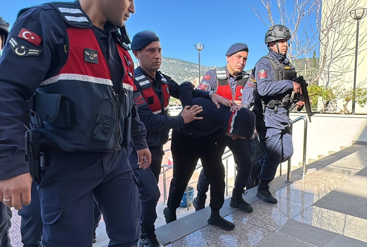 Interpol tarafından kırmızı bültenle aranan yabancı uyruklu kişi, Muğla'nın Bodrum ilçesinde...