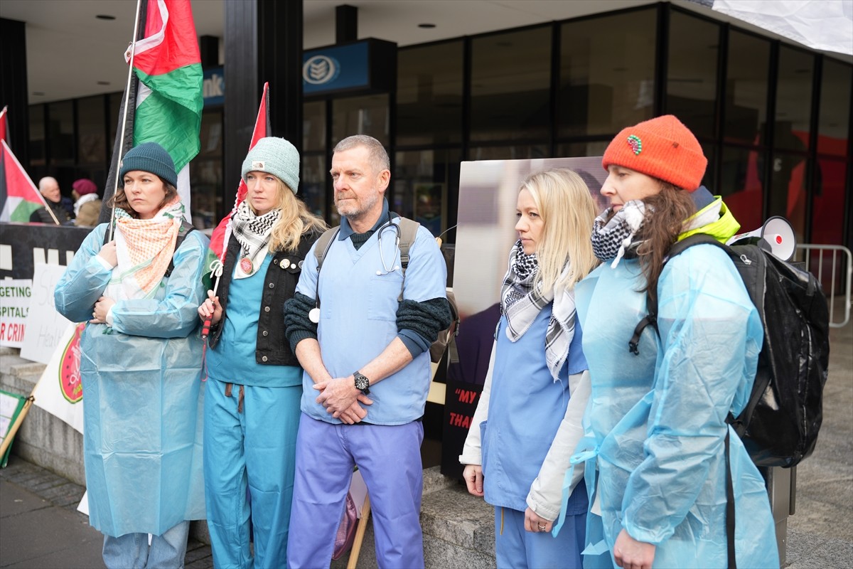 İrlanda'nın başkenti Dublin'de, Filistin İçin İrlandalı Sağlık Çalışanları Derneği ve aktivistler...