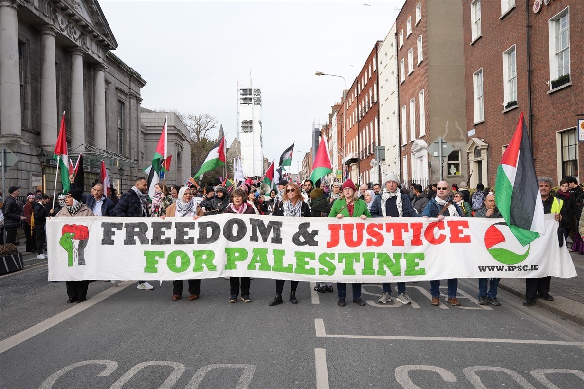 İrlanda'nın başkenti Dublin'de Filistin için yürüyüş yapıldı. Dublin'deki Garden of Remembrance...