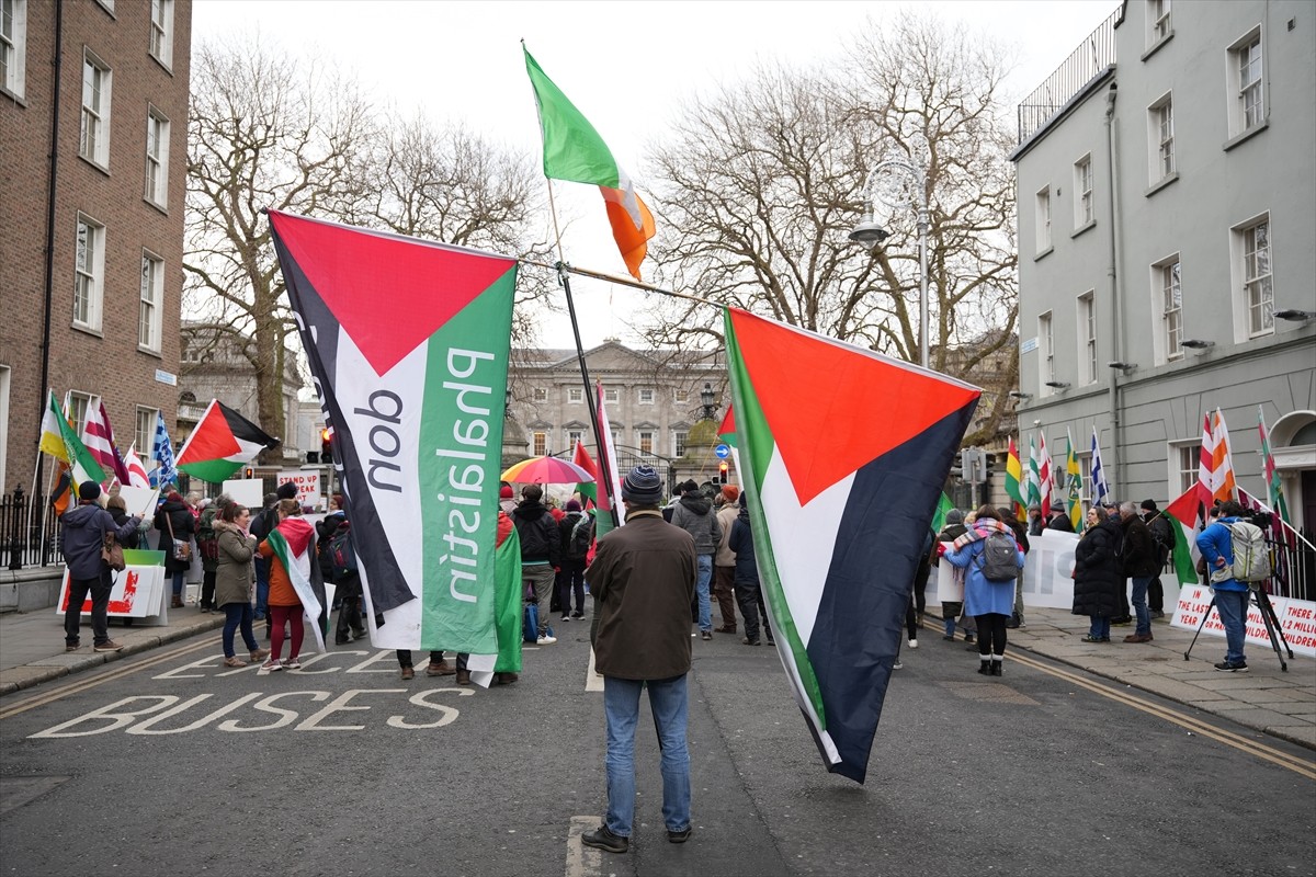 İrlanda'nın başkenti Dublin'de "İşgal Altındaki Topraklar Yasa Tasarısı"nın yürürlüğe girmesi...