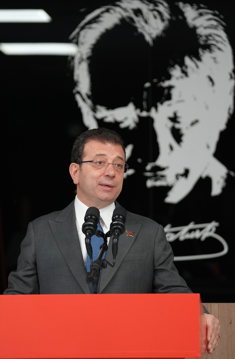 İstanbul Büyükşehir Belediye (İBB) Başkanı Ekrem İmamoğlu, Beşiktaş Belediyesinde düzenlediği...