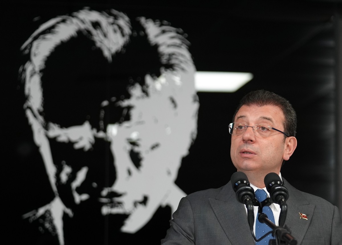 İstanbul Büyükşehir Belediye (İBB) Başkanı Ekrem İmamoğlu, Beşiktaş Belediyesinde düzenlediği...