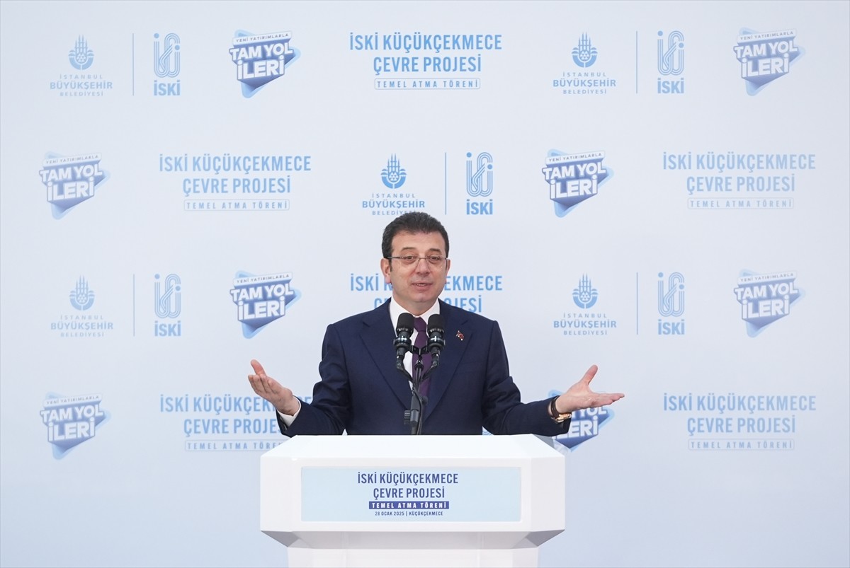 İstanbul Büyükşehir Belediyesi (İBB) Başkanı Ekrem İmamoğlu, Küçükçekmece'de yağmur suyu kaynaklı...