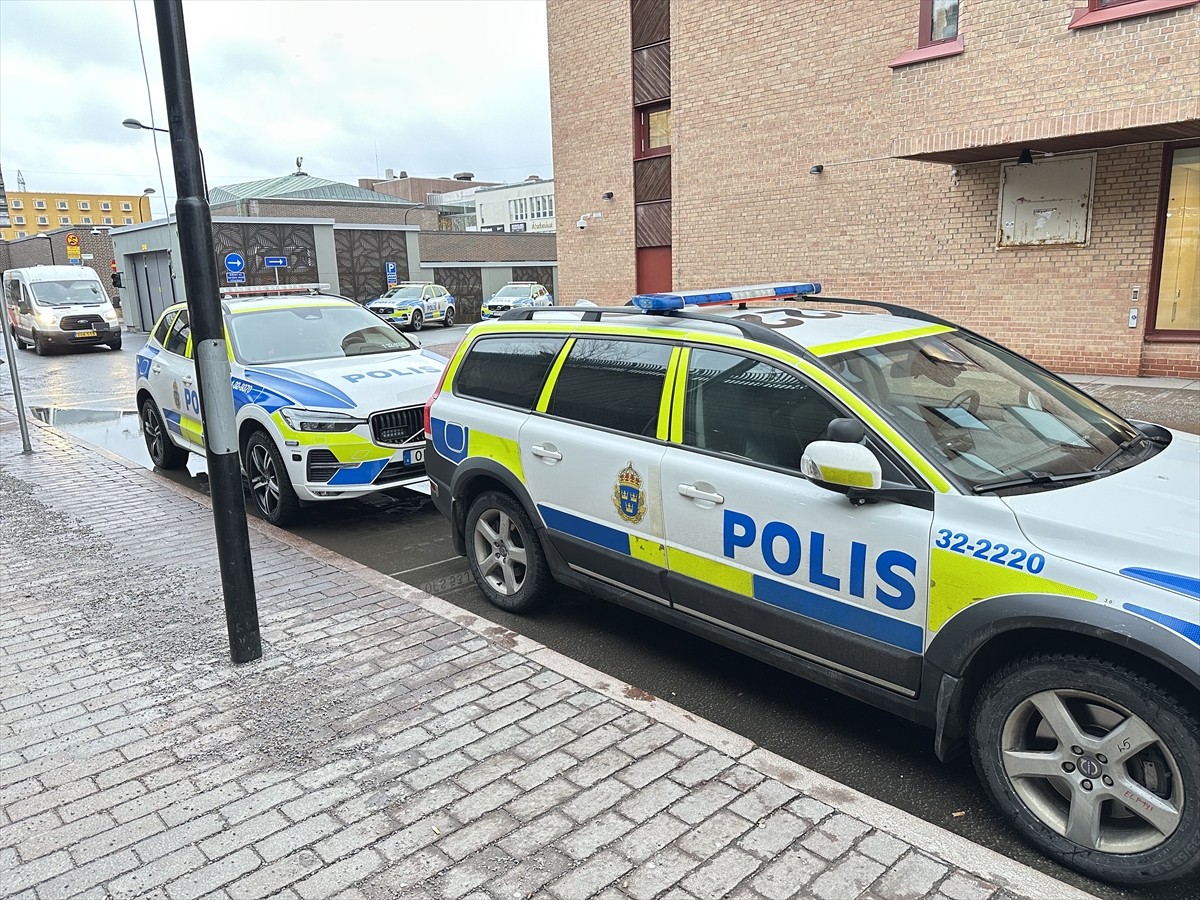 İsveç'in başkenti Stockholm'de bir kişinin Rus Büyükelçiliğine aracıyla saldırı düzenlediği...