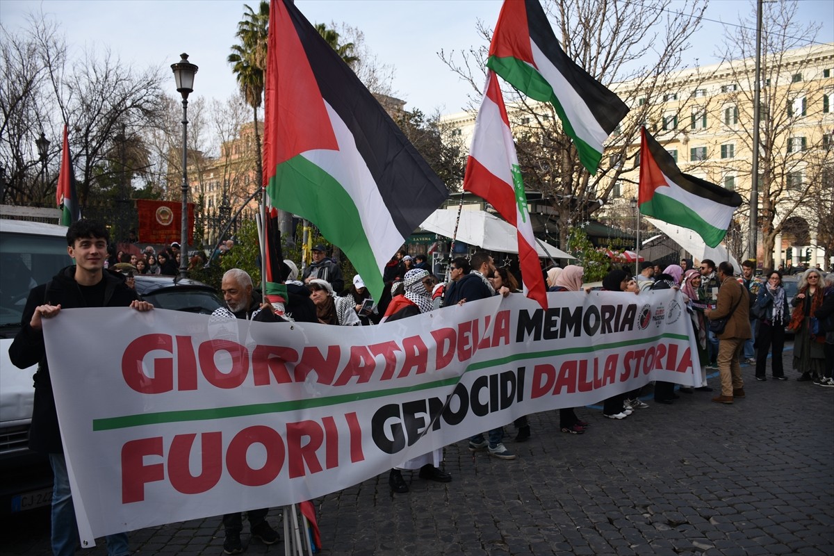 İtalya'nın başkenti Roma'da binlerce kişi, Filistin ve Gazze'ye destek için yürüdü. Başkentin...