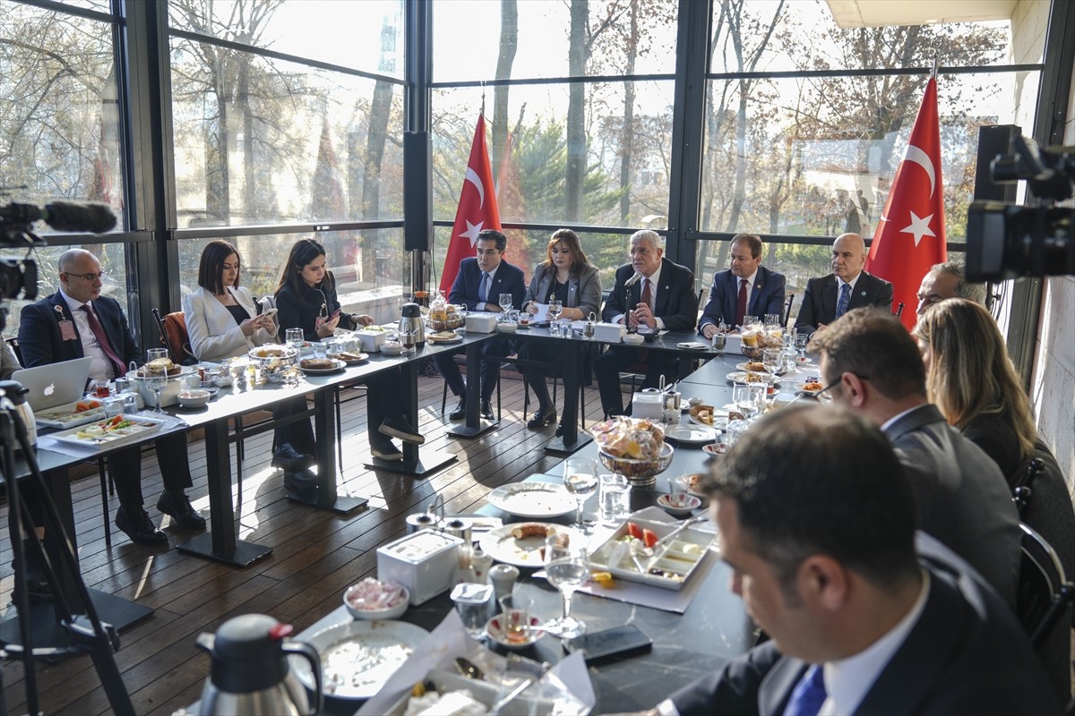 İYİ Parti Genel Başkanı Müsavat Dervişoğlu, 10 Ocak Çalışan Gazeteciler Günü dolayısıyla Meclis'te...