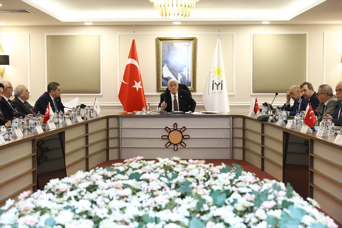 İYİ Parti Genel Başkanı Müsavat Dervişoğlu, partisinin Genel İdare Kurulu (GİK) üyeleriyle bir...