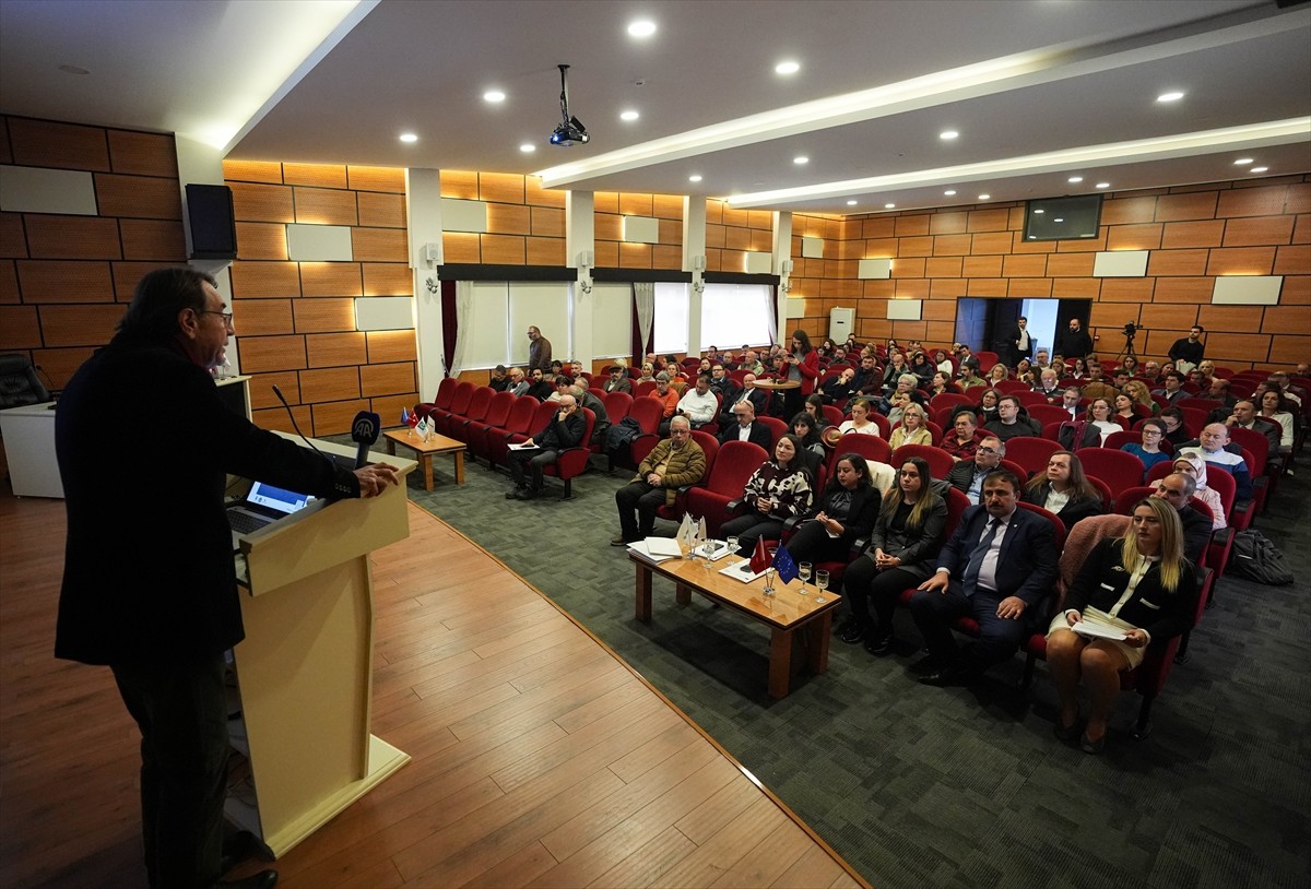İzmir'de iklim değişikliğinin Türkiye'deki zeytin üretimindeki etkileri, çözüm önerileri ve...