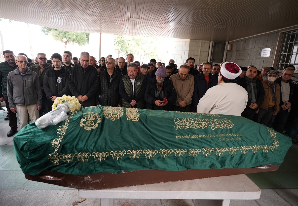 İzmir'de kaldığı huzurevinde 92 yaşında yaşamını yitiren, Türk halk müziğinin önemli...