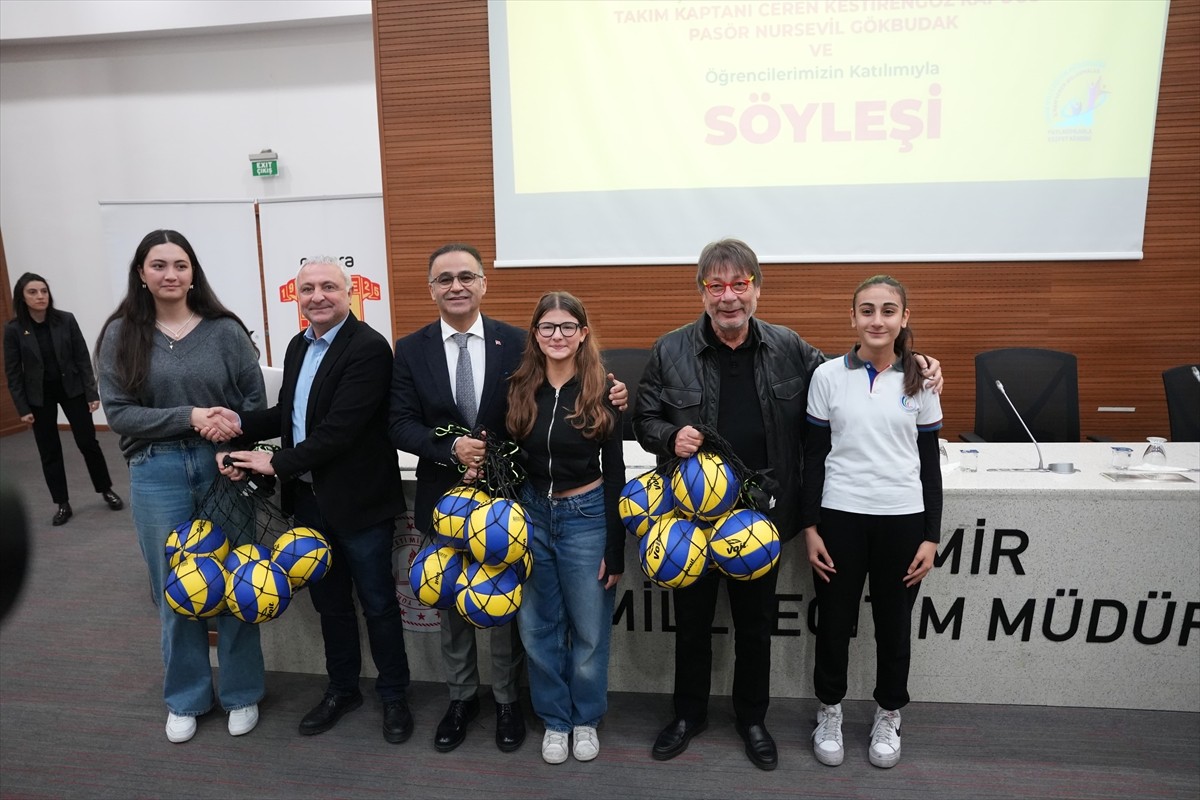 İzmir'de Papara Göztepe Voleybol Şubesi ve spor ürünleri satan bir firmanın sponsorluğunda...