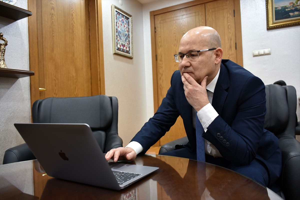 İzmir Adli Yargı İlk Derece Mahkemesi Adalet Komisyonu Başkanı Gökberk Sunal, Anadolu Ajansının...