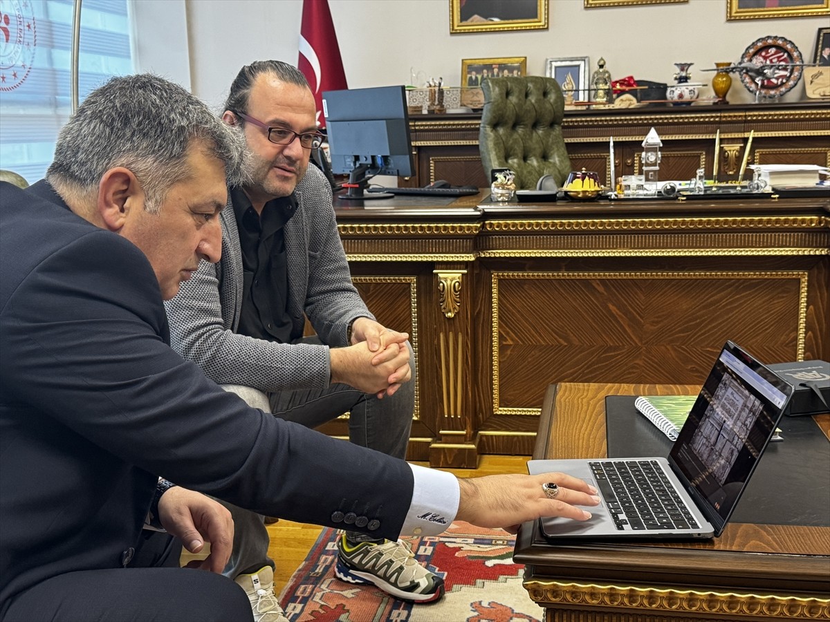 İzmir Gençlik ve Spor Müdürü Murat Eskici (solda), Anadolu Ajansının (AA) gözünden 2024'e damga...