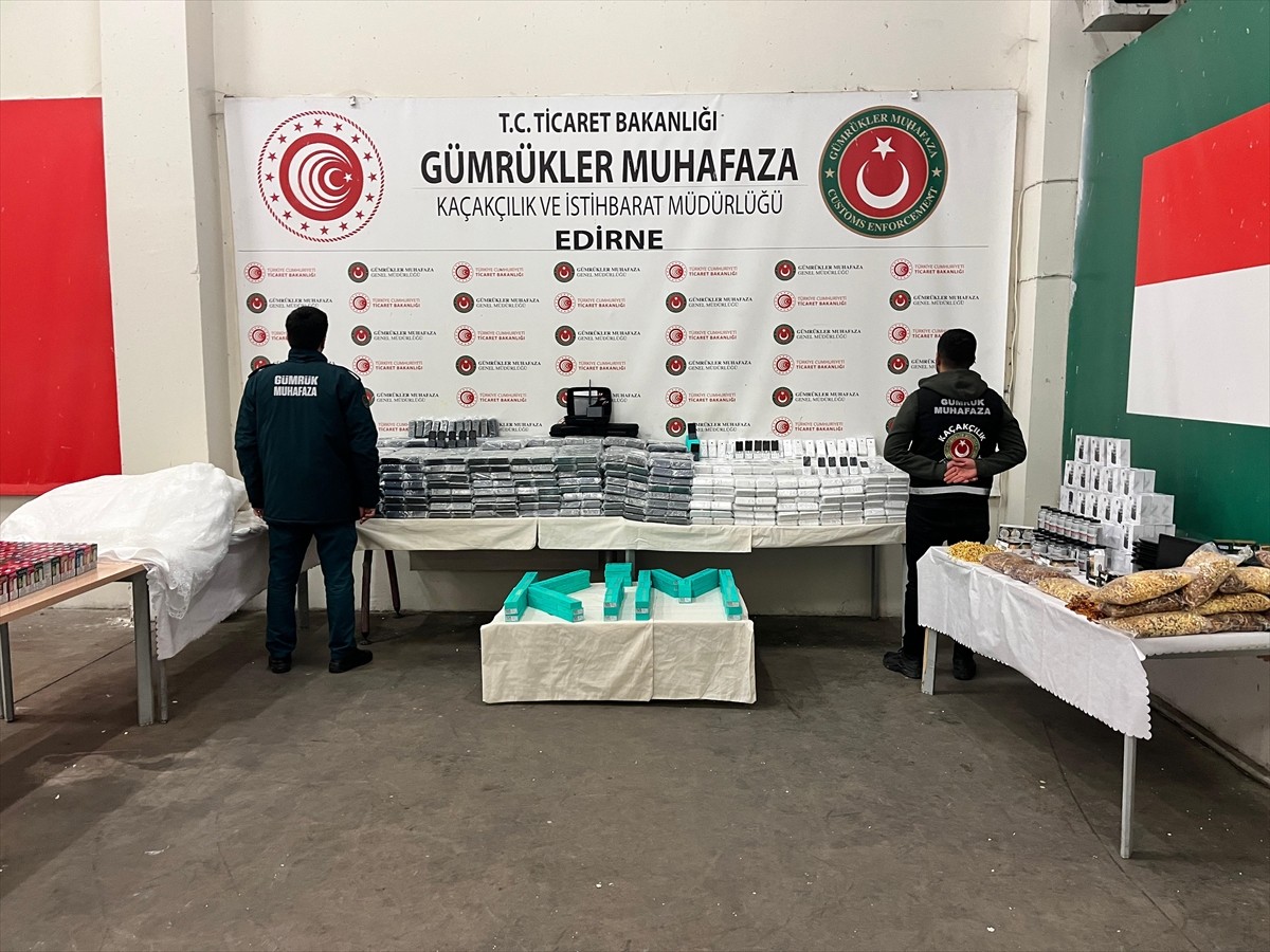 Kapıkule Sınır Kapısı'nda gümrük muhafaza ekipleri son 1 haftada gerçekleştirdikleri...