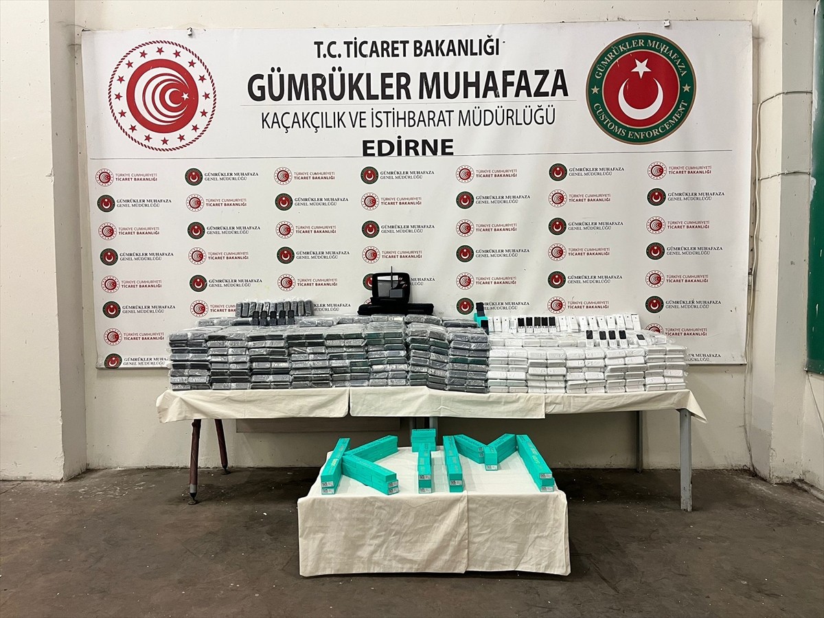 Kapıkule Sınır Kapısı'nda gümrük muhafaza ekipleri son 1 haftada gerçekleştirdikleri...