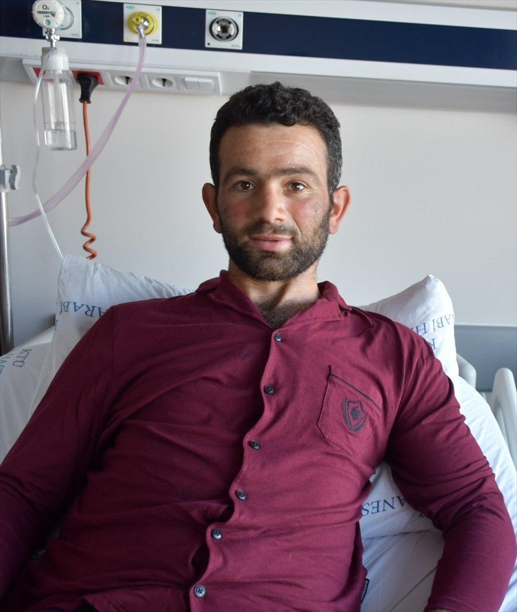 Karadeniz Teknik Üniversitesi (KTÜ) Farabi Hastanesinde göğüs boşluğundan 3,5 kilogram ağırlığında...