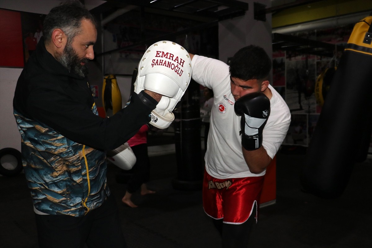 Kariyerinde dünya ikinciliği ve üçüncülüğü bulunan milli kick boksçu Şevket Arslan, 2025 yılında...