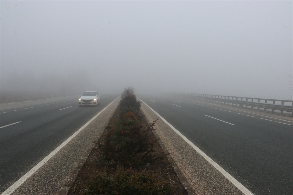 Kastamonu-Ankara kara yolu ile İstanbul yolu mevkisinde sis etkili oluyor.